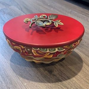 Longaberger basket with liner and lid